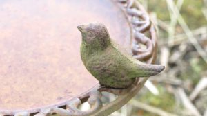 Vogeltränke aus Eisen